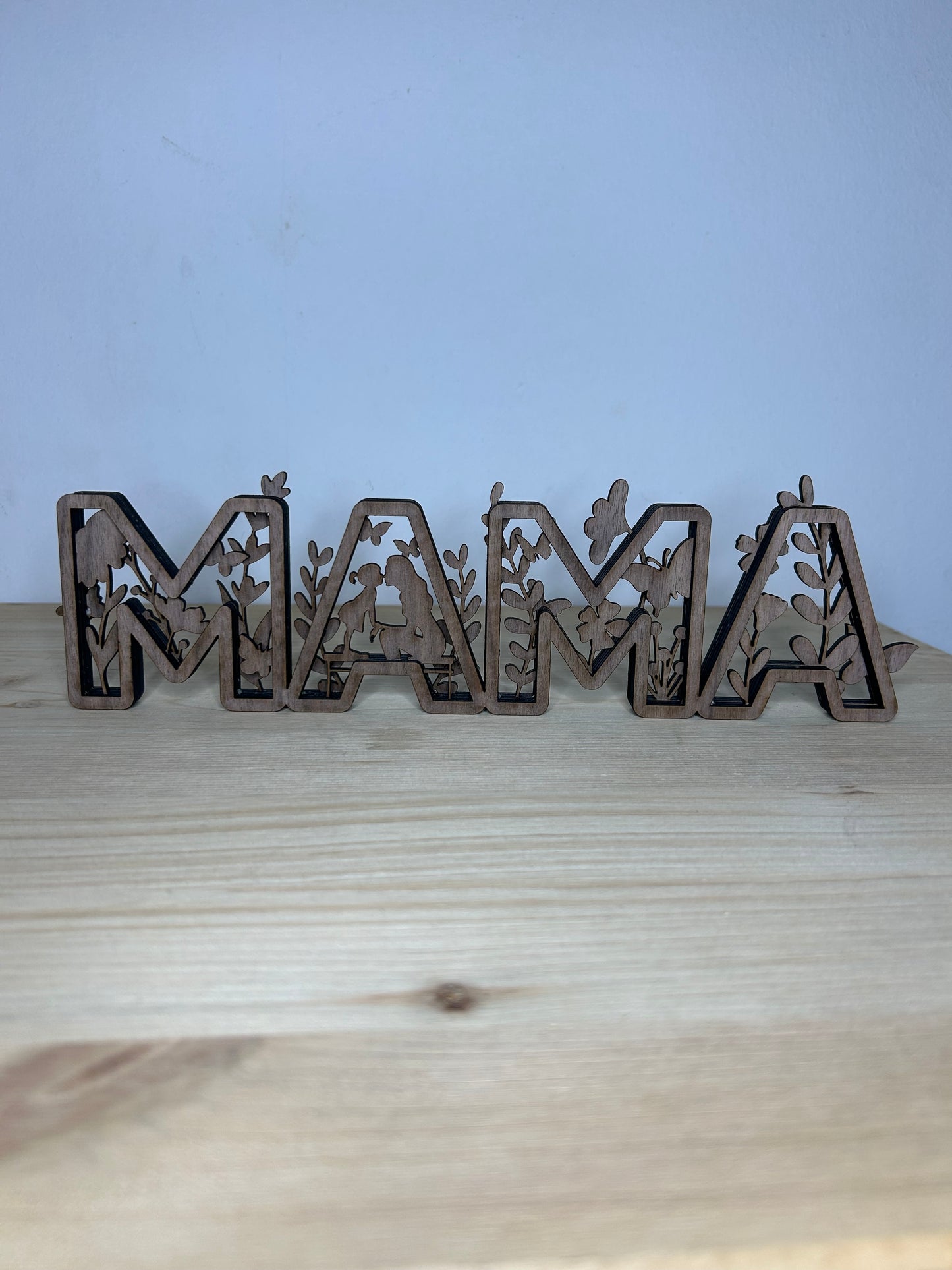 Letrero Decorativo “Mamá” en madera