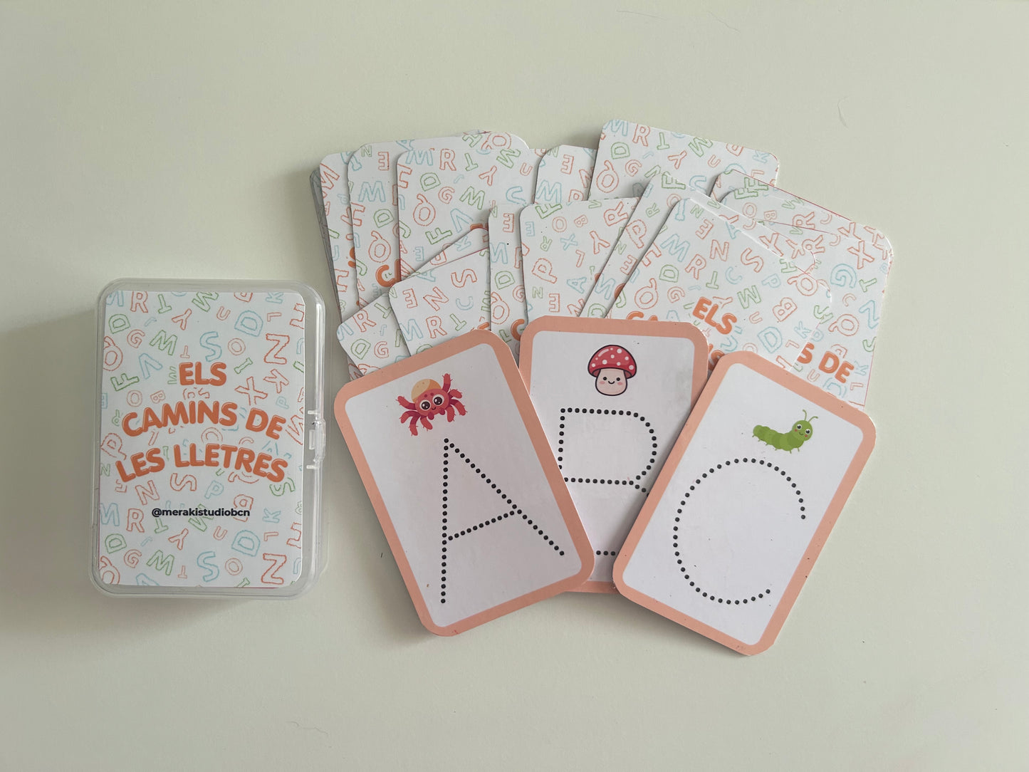 Juego “Els camins de les lletres” (Targetes Fisiques)