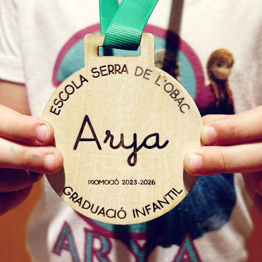 Medalla de Graduación Infantil Personalizada en Madera