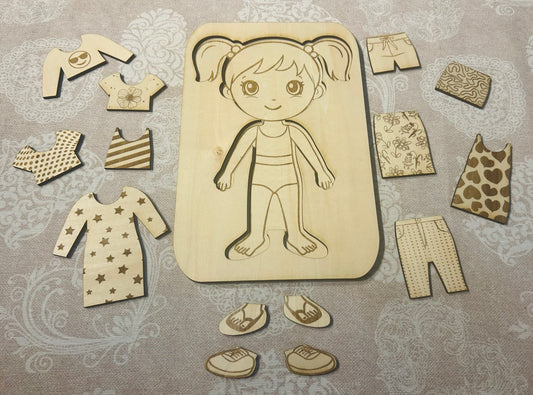 Muñeca de madera - Amy